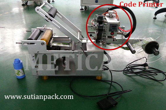 Semi Automatic Low Cost Bottle Labeling Machine Paper Plastic Metal Label Type 500-1000 BPH Capacity