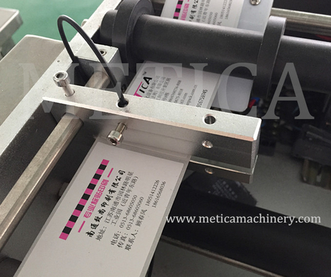 Semi Automatic Low Cost Bottle Labeling Machine Paper Plastic Metal Label Type 500-1000 BPH Capacity