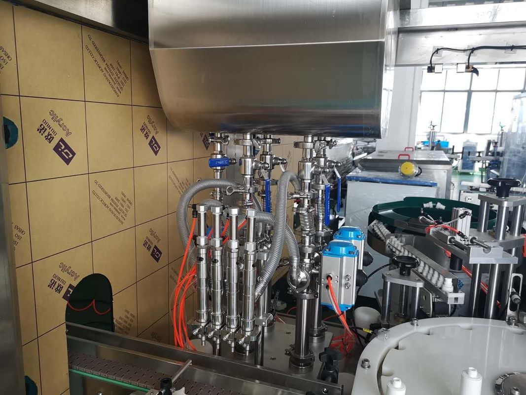 2000BPH 50-500ml کنترل PLC Monoblock ماشین پر کردن پوشه برای بطری های رول